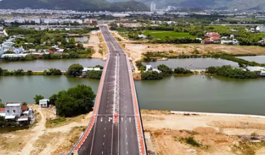 Sắp hoàn thành tuyến đường siêu đẹp ven đầm nước rộng thứ 2 Việt Nam, gấp 10 lần hồ Tây