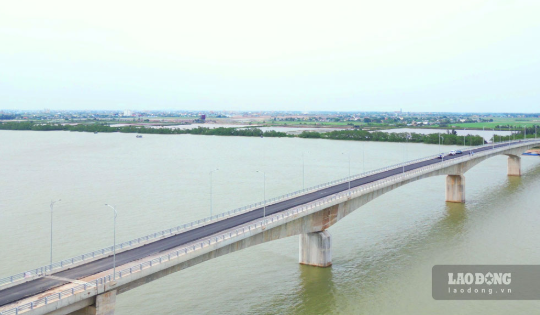 Sắp thông xe cầu vượt sông nghìn tỷ nối 2 tỉnh miền Bắc, kết thúc hơn 200 năm di chuyển bằng đò của người dân bên sông Hồng
