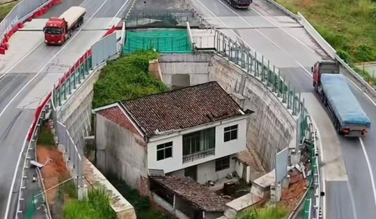 Tranh chấp bồi thường đất tạo nên cảnh tượng ‘chướng mắt’ trên cao tốc