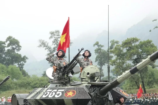 Tổng Bí thư: Quân đội, công an đã làm chủ, sản xuất nhiều loại vũ khí, thiết bị hiện đại