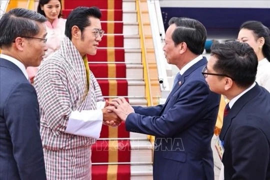 Quốc vương Bhutan và Hoàng hậu đến Hà Nội