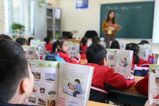 Đề xuất một bộ sách giáo khoa không hợp xu thế