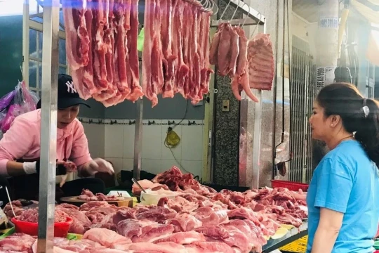 Giá thịt lợn giảm ‘không phanh’