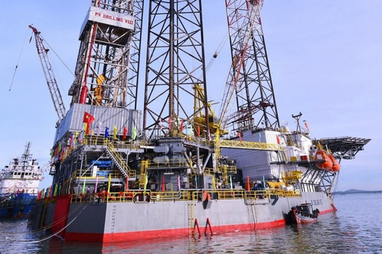 Huy động cỗ máy có thể khoan sâu tới 9.000m để khai thác mỏ vàng đen 650 triệu USD của Việt Nam