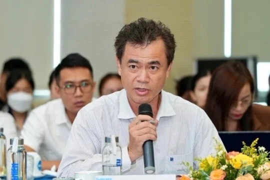 Bao giờ TPHCM 'khai tử' xe máy giao hàng chạy xăng?