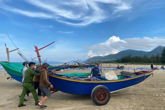 Bão số 5 tăng tốc, Hà Tĩnh dừng các cuộc họp chưa cần thiết để ứng phó