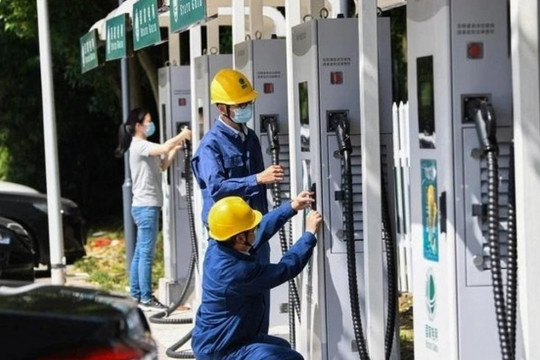 Đề xuất lắp công tơ điện riêng cho trạm sạc xe điện