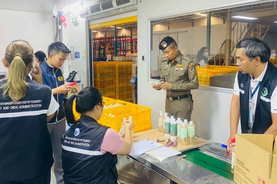 Lực lượng cảnh sát bảo vệ người tiêu dùng tóm gọn đường dây sản xuất mỹ phẩm giả quy mô hơn 13 tỷ đồng, tịch thu 200.000 sản phẩm