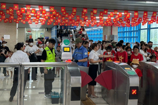 Tin vui cho người ở Hà Nội và nhân dân từ các địa phương đến Thủ đô xem diễu binh