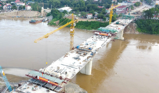 3 ngày nữa, chính thức hợp long cây cầu hơn 600 tỷ thay thế cây cầu 30 năm tuổi bị sập năm ngoái