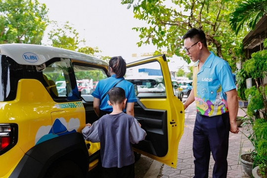 Lado Taxi và Xanh SM đưa VinFast VF 3 chạy dịch vụ ở Đà Lạt, du khách tuyên bố thẳng trải nghiệm