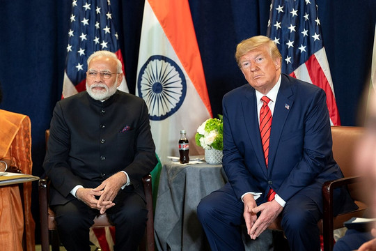 Mạnh tay trừng phạt, ông Trump đẩy nền kinh tế lớn thứ 3 châu Á xích lại gần hơn với 2 đối thủ chiến lược của Mỹ?