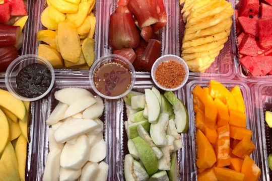 Trào lưu bán trái cây cắt sẵn đang nở rộ: Có phải chỉ cần biết cắt gọt là mỗi tháng sẽ thu về 30 triệu đồng?