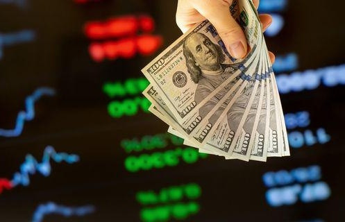 Ngân hàng Nhà nước 'tung đòn' bán USD kỳ hạn: Liều thuốc hạ nhiệt cho tỷ giá?