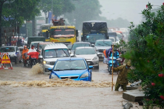 Lưu ý những điều cần làm ngay sau khi ô tô bị ngập nước để tránh ‘tiền mất tật mang’