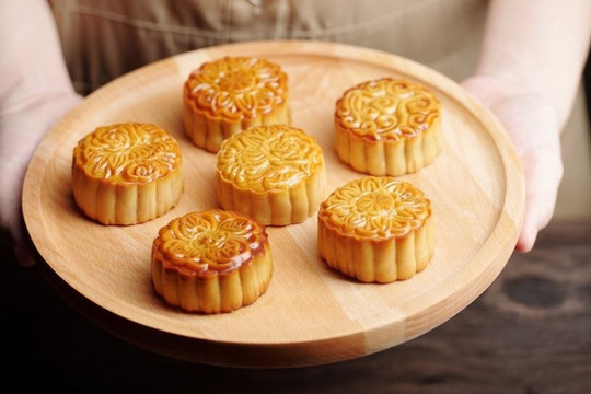 Thị trường bánh trung thu 2025: Doanh nghiệp lớn 'ra quân' sớm, bánh tạo hình thú cưng được lòng giới trẻ