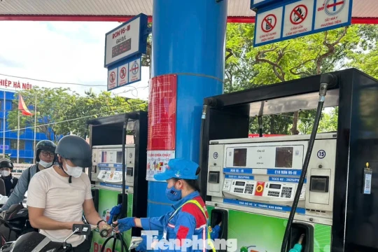 Đề xuất bắt buộc dùng xăng E10 từ 1/1/2026: Có nóng vội?
