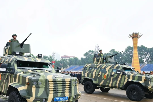 Cận cảnh dàn 'quái thú' chống đạn hộ tống, bảo vệ nguyên thủ tham gia diễu binh tại Đại lễ A80