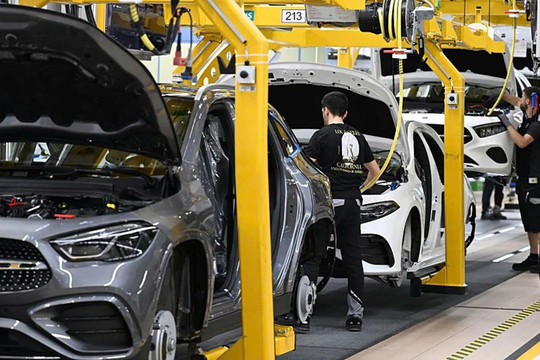 Nền kinh tế số 1 châu Âu lung lay: Hơn 100.000 lao động bị sa thải, ngành trụ cột bị làn sóng Trung Quốc 'quật ngã'