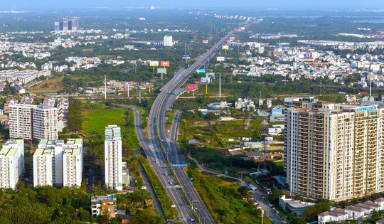 Giá nhà trung tâm TP. HCM 'chạm nóc', bất động sản vùng ven thành cứu cánh của nhà đầu tư