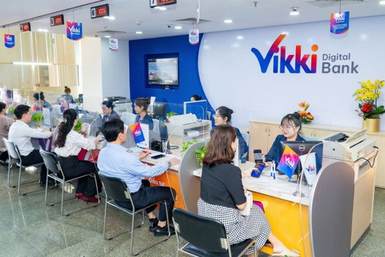 Chính phủ tặng 100.000 đồng, ngân hàng số Vikki tặng 1.100 điện thoại thông minh 5G lan tỏa niềm vui Quốc khánh