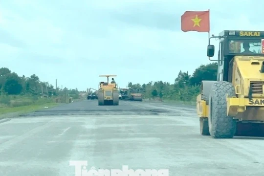 Cao tốc Cần Thơ - Cà Mau 'đua' tiến độ, thi công không nghỉ lễ 2/9