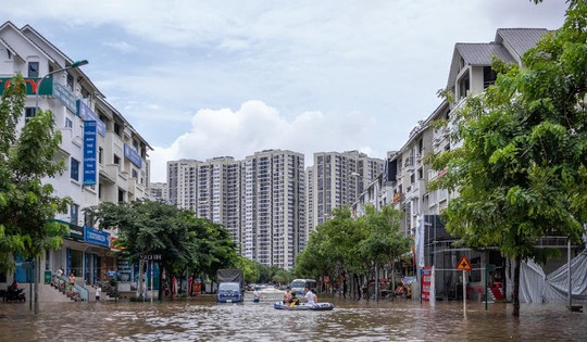 Nghịch lý bất động sản Thủ đô: Loạt khu đô thị ‘nhà giàu’ mênh mông biển lớn sau mưa lớn, giá vẫn ở mức ngất ngưởng