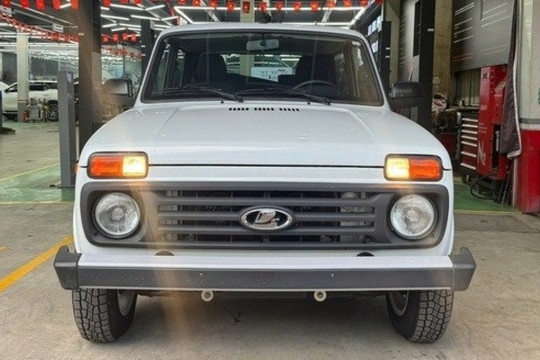 Soi chi tiết huyền thoại xe Nga Lada Niva Legend vừa xuất hiện tại Hà Nội