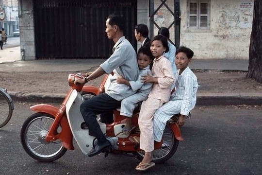 Số phận mẫu xe máy được mệnh danh 'hoàng tử đỏ', giá vài cây vàng, từng là biểu tượng của đại gia Việt