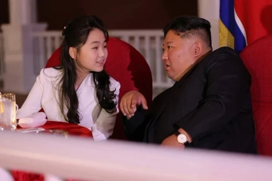 Con gái Chủ tịch Triều Tiên gây chú ý khi xuất hiện tại Trung Quốc