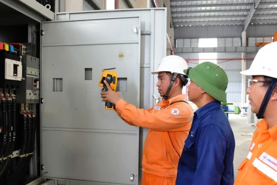 'Nóng' hóa đơn tiền điện: Không chỉ tăng cao bất thường mà còn giống hệt nhau