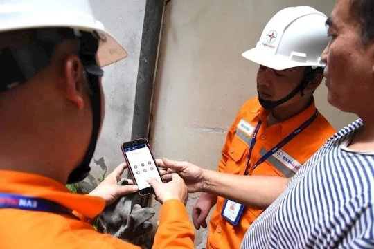 Khắp nơi bức xúc việc hóa đơn tiền điện nhảy múa, EVN nói gì?