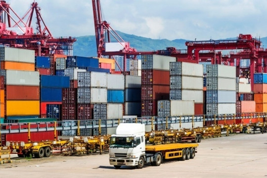 Chuyên gia nói về 'điểm nghẽn' hạ tầng: Vì sao đường bộ vẫn gánh phần lớn logistics Việt Nam?