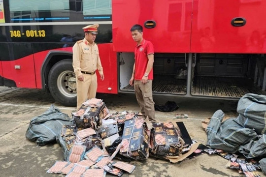Thanh Hóa thu giữ hơn 400kg lạp xưởng trên xe khách
