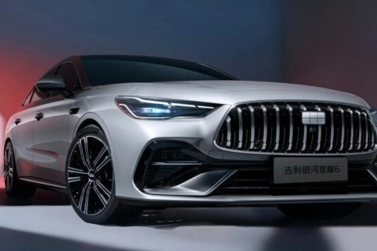 Hãng xe Chi Pu làm đại sứ tung sedan hybrid ngoại hình long lanh như Mercedes, chỉ 'uống 2 lít xăng/100 km'