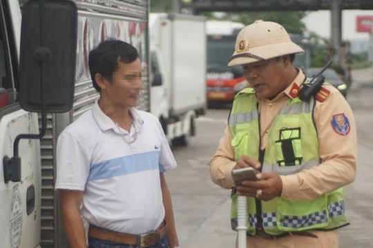 Bắt đầu xử phạt xe tải đi sai làn trên cao tốc Hà Nội - Hải Phòng và Pháp Vân - Cầu Giẽ