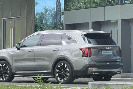Kia Sorento 2025 bị bắt gặp tại Việt Nam: Dự kiến ra mắt ngay tháng này, có 4 phiên bản, thêm nhiều ‘option’, có chi tiết như Carnival