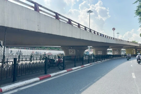 Đã di dời 3 trên 4 bãi xe ra khỏi gầm cầu tại Hà Nội
