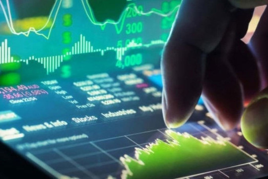 Cổ phiếu đáng chú ý ngày 10/9: DXG, DBC, FPT
