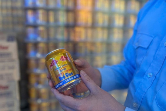 Nhận tin mật rồi đột kích 5 xưởng sản xuất quy mô lớn, công an triệt phá đường dây sản xuất nước ngọt Redbull giả, tịch thu hơn 160.000 lon nước