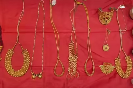 Đột kích tư gia, văn phòng của Kỹ sư trưởng, thu giữ khẩn cấp giấy tờ nhà, thỏi vàng, thỏi bạc...tổng trị giá hơn 16 tỷ đồng