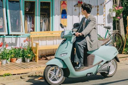 Mẫu xe máy điện VinFast chạy gần 200 km chỉ với một lần sạc, 'kèo thơm' khi chỉ ngang giá Vision