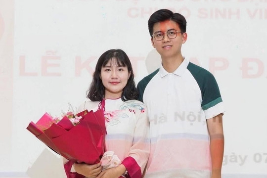 Ngôn tình cũng không dám viết: Cặp đôi bác sĩ nội trú 'vợ Nhi, chồng Sản' gây sốt trong ngày Match Day