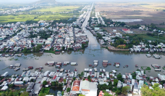 Kênh đào lớn nhất Việt Nam thời phong kiến, do 80.000 nhân công đào bằng tay trong suốt 5 năm, đánh thức vùng đất hoang hóa thành vựa lúa lớn nhất vùng ĐBSCL