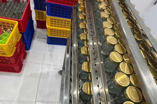 Phá đường dây dùng hoá chất tạo 'sợi yến' giống hệt hàng thật, đã đưa hàng chục nghìn hũ yến giả ra tiêu thụ khắp cả nước