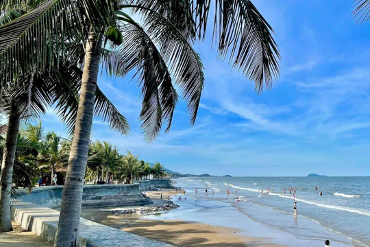 Ban bố tình trạng khẩn cấp tại bãi biển nổi tiếng của Thanh Hóa
