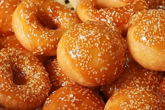 Chỉ vài nghìn đồng/chiếc, loại bánh vàng óng của Việt Nam từng được Mỹ vinh danh top món ngon nhất thế giới