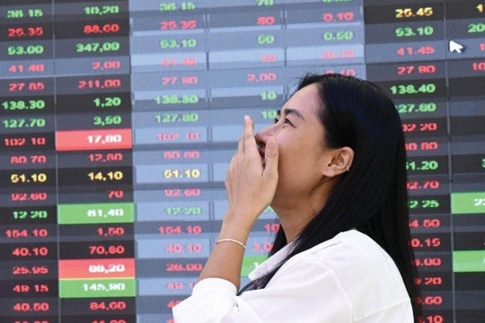Dòng tiền đầu cơ rút khỏi ngân hàng, chứng khoán: Nhắm 2 nhóm ngành có 'câu chuyện' cuối năm