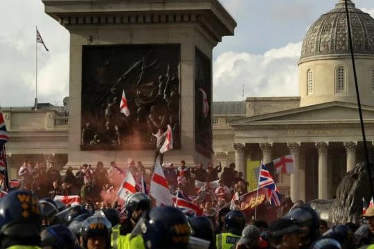 Biểu tình lớn hiếm thấy ở London
