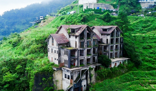 Cảnh hoang tàn, lạnh lẽo của căn biệt thự bề thế bị bỏ hoang hơn 20 năm giữa lòng Tam Đảo